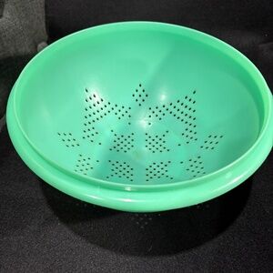 Vintage TUPPERWARE Jadite Green Round Colander Strainer Bowl #339-8
